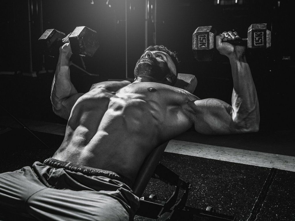 筋肉痛のままトレーニングしても大丈夫？超回復と筋トレ後の筋肉痛の関係性とは？！